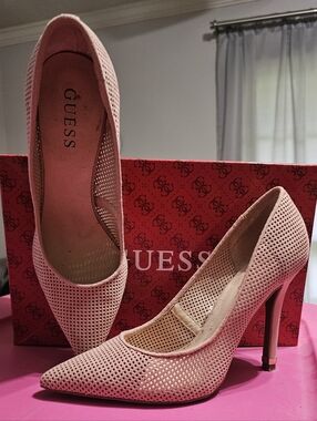 GUESS Women's Blush Pink Perforated Pointed-Toe Heels